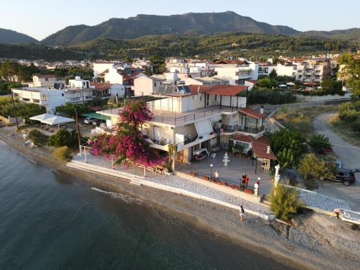 To Kyma-Afoi Roussou - Housity