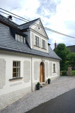 Baroque chaplain house Kaplanka 1796 A. D. - historical luxury apts in Bohemian Paradise - Housity