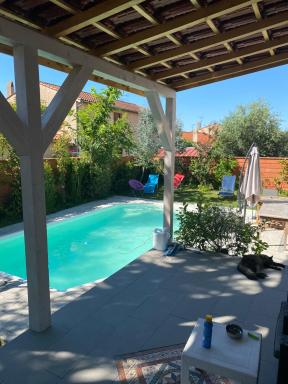 CUGNAUX Toulouse Metropole OUEST Chambre Privée de Luxe - SDB WC privée Terrasse Piscine Aqua Bike - Hizvo