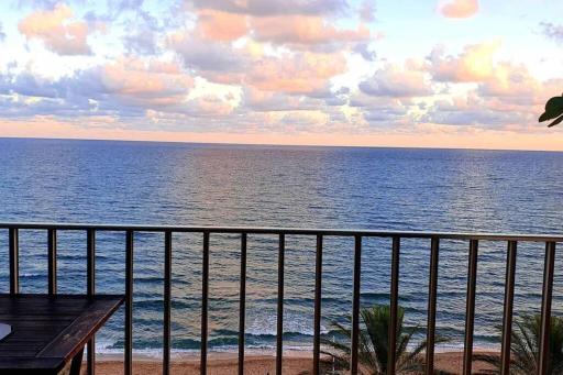 Primera línea de mar, 6o piso amplio y piscina comunitaria - Housity