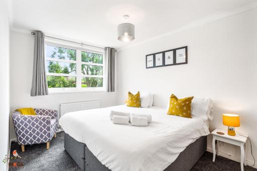 NIKSA Serviced Accommodation - 3 bedroom house - Housity