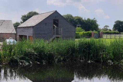 Swallows Retreat: A Country Loft Apartment - Housity