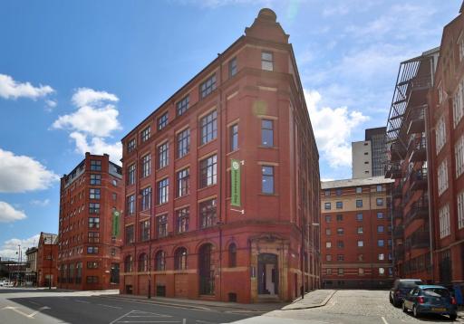 Modern & Bright  in Manchester - IQ Hollingworth House - Housity