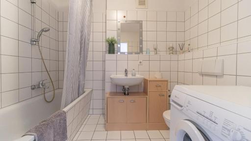 Central Apartment, 55m2, Kitchen, Washer, Netflix, Parking - Housity