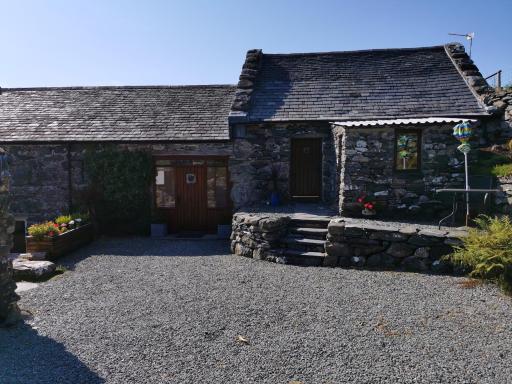 Ty Gwennol near Gilfach Goch - Housity