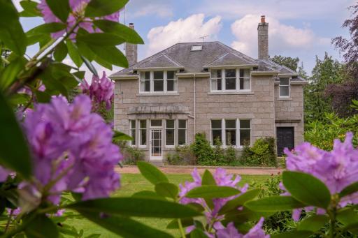 Haven Retreat Scotland - Large 4 Bed House with Woodland garden, Aboyne ,Royal Deeside - Housity