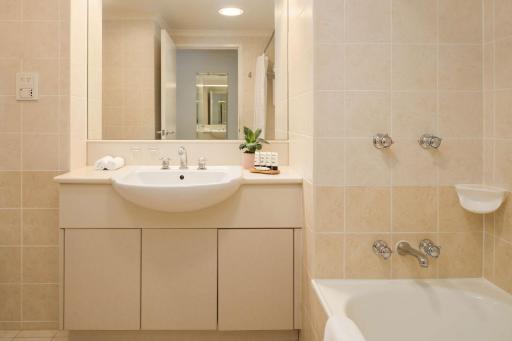Visy Dior - Housity