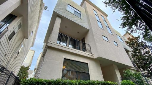 Luxury 4 Story Home in Downtown Houston - Housity