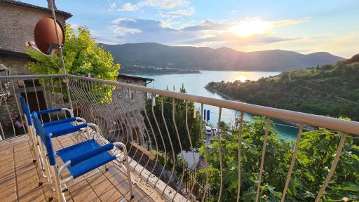 Village on the Lake "Casa Vacanze Vista Lago" Wifi 100 Mbps - Housity