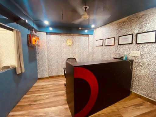Hotel Red Chilly - Housity