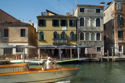 Casa Virginia direct at the canal Cannaregio with own roof terrace - Housity