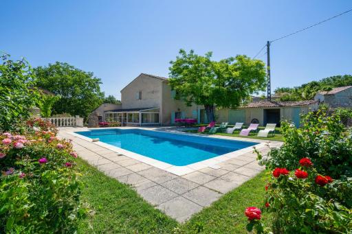 Villa charmante à La Tour-d'Aigues avec piscine privée - Housity