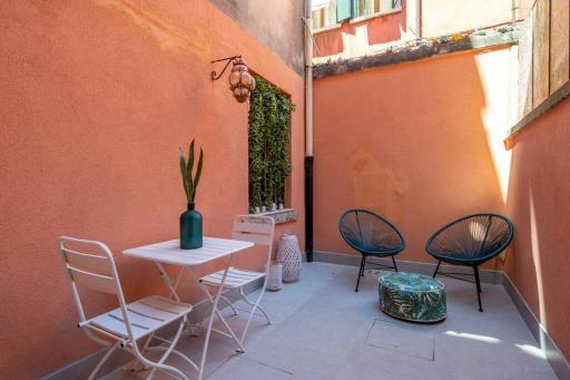 Ormesini Courtyard Apartment - Housity