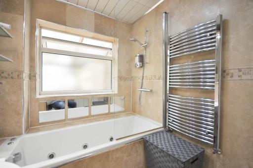 Modern 2 Bed Apartment - Housity