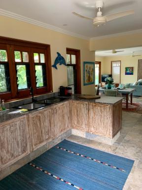 Beachfront Dolphin Cabin - Housity