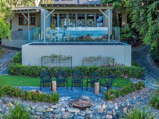 Beachfront Dolphin Cabin - Housity