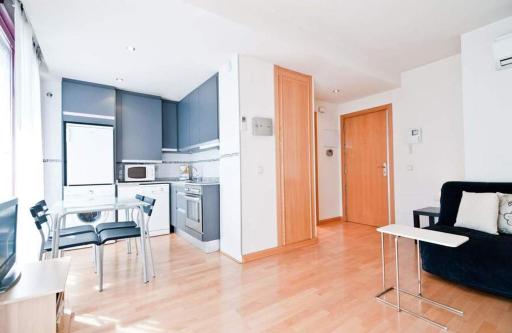 APARTAMENTO en ATOCHA - Silencioso y luminoso - Housity