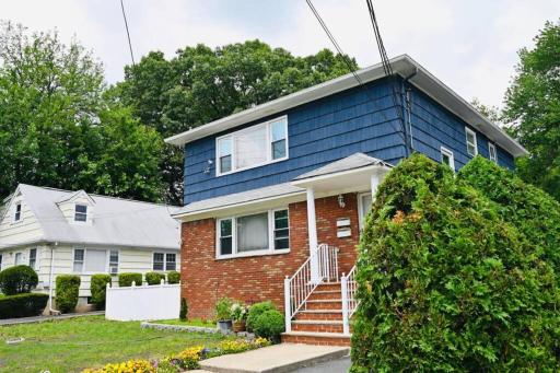 Bright & cozy * 2nd Floor Apartment*. Close to NYC - Housity