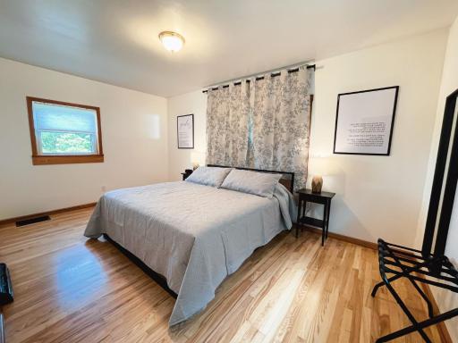 3 Bedroom home outside of Berlin, Patio with Hot Tub! - Housity