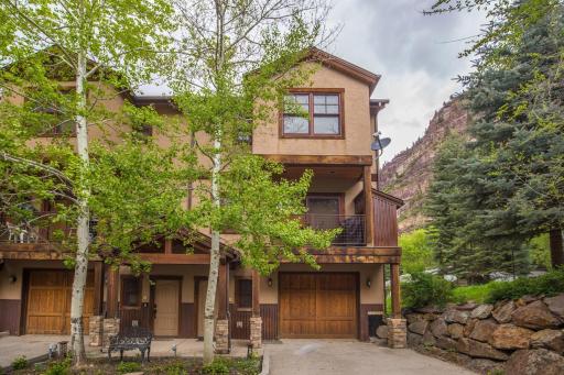 Elkhorn Townhome 1939 - Housity