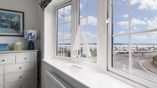 Quay Cottage - Sea Views - Housity