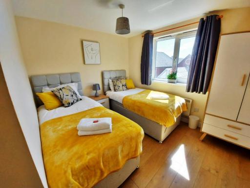 Cosy STAYCATION & Port & Families and Contractors - Housity
