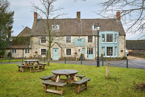 The Horse And Groom Inn - Housity