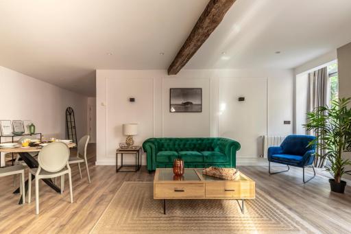 Plaza de los Tres Pilares by The Urban Hosts - Housity