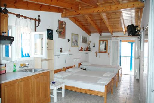Nikos Rooms and Studios - Housity