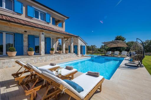 Beautiful Villa Golden Olive - Housity