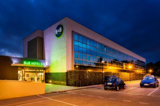 B&B HOTEL Barcelona Sant Cugat - Housity