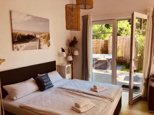 GartenLoft mit Outdoor Whirlpool und Garten - Housity