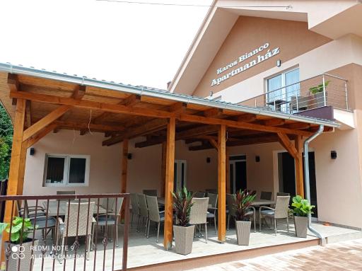 Karos Bianco Apartmanház - Housity