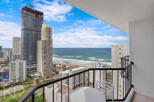 Enjoy fantastic ocean views in Surfers Paradise! - Housity