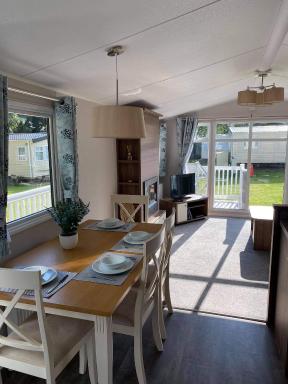 Kellys Holiday Homes 24 Willerby 2 bedrooms caravan - Housity
