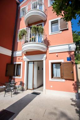 Apartment Iva - Housity
