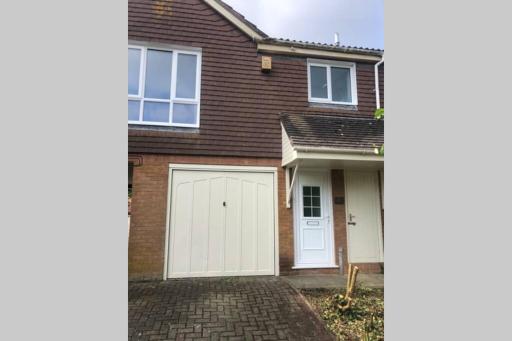 Serviced Accommodation 2 bed Town House - Housity