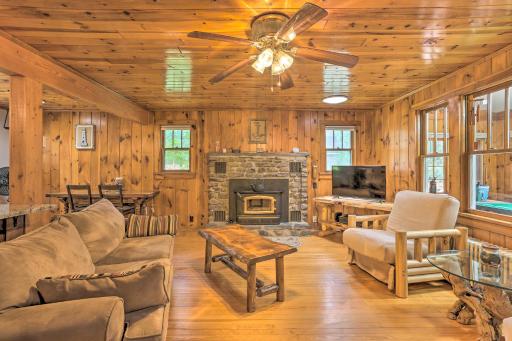 Tafton Cottage with Fire Pit and Grill Steps to Lake! - Housity
