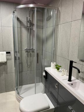 Aaron Wise - 51 Fitzhamon Apartments - Housity