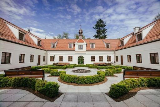 Pałacyk Potockiego - Housity