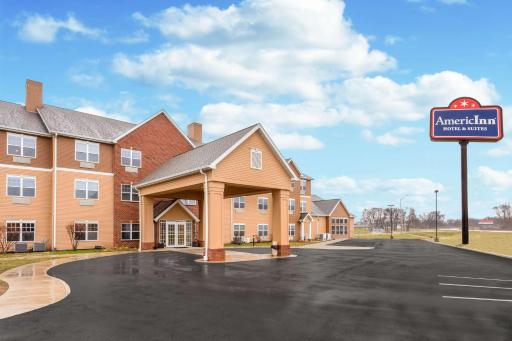 AmericInn by Wyndham Fulton Clinton - Housity