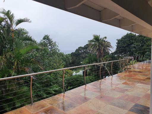 Beautiful Quiet Beach House Set In Coastal Forest - Housity