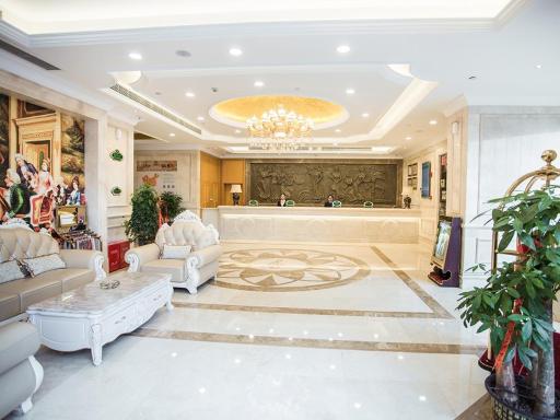 Vienna Hotel Pingxiang Lvyin Square - Housity