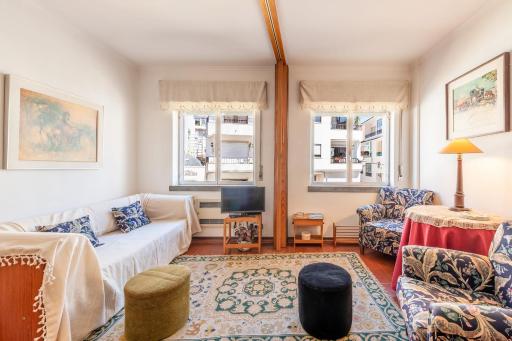 GuestReady - Classic 'PORtuguESE'-style Apartment in Sunny Cascais - Housity