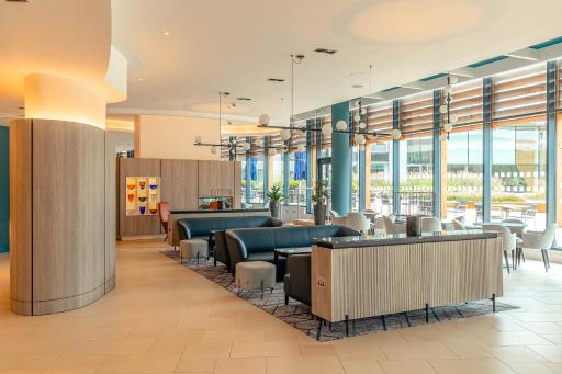 Crowne Plaza Reading East - Housity