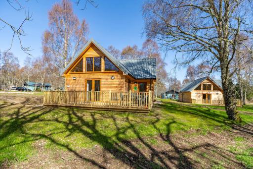 Thistle Lodge 19 with Hot Tub - Housity