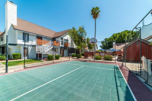 Metro PHX STUDIO QUEEN sleeps 4 HEATED POOL - Housity