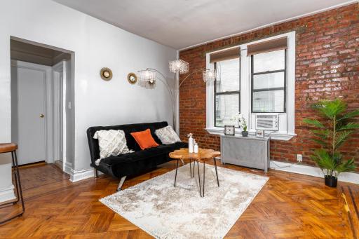 Pad On The Parkway - Housity