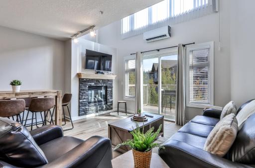 CHARMING 1 Bdrm plus loft with VIEWS managed by Little Sister Getaways - Housity