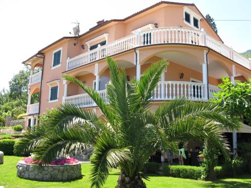 Bed and Breakfast Villa Iris - Housity